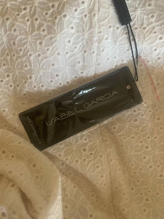 Пишна біла сукня