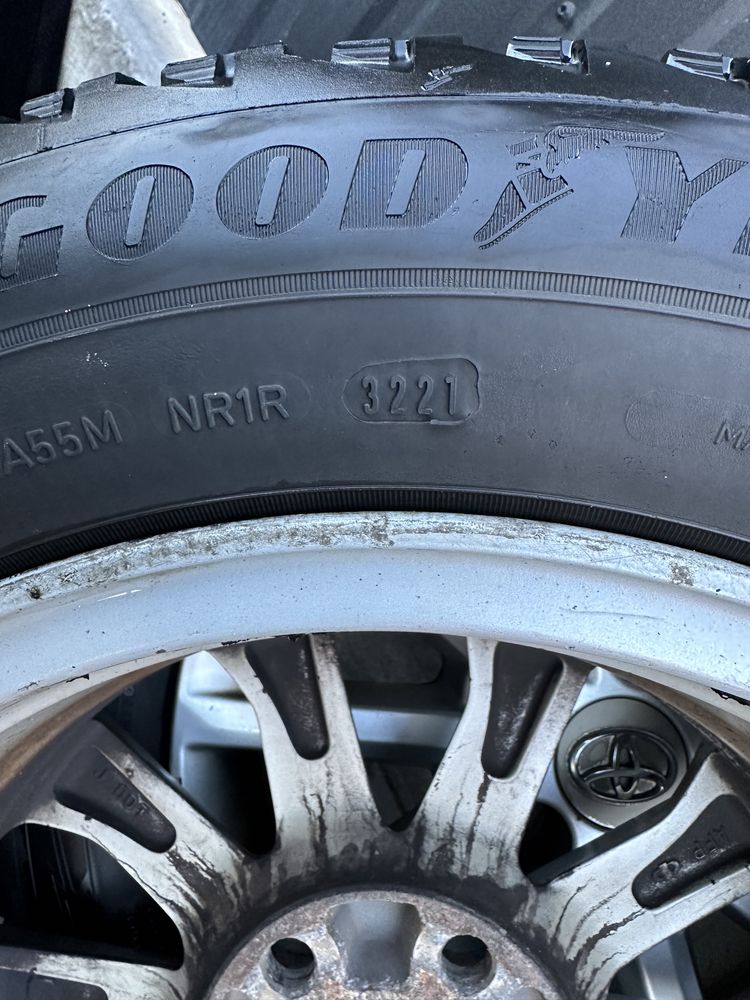 Goodyear ultra grip 2 215/60 r16