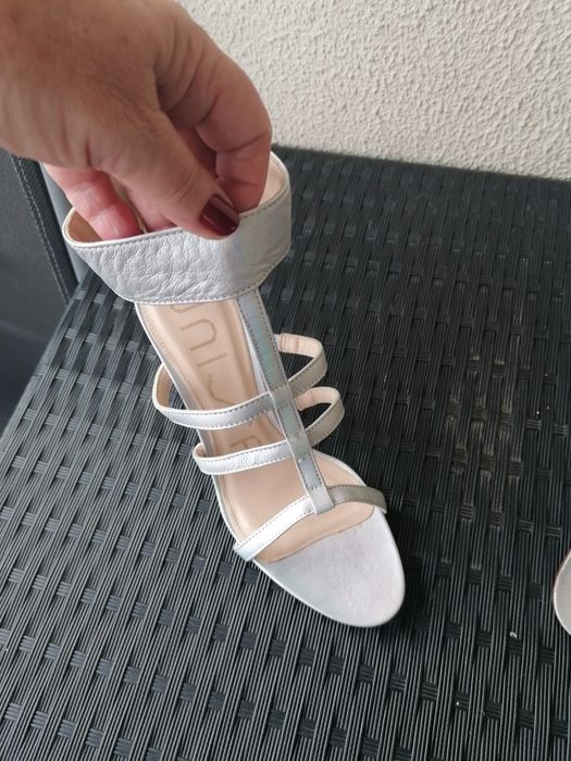 Sandálias de salto alto da Unisa, prateadas