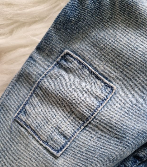 Spodnie jeansowe H&M z regulacją w pasie i szelkami r 68