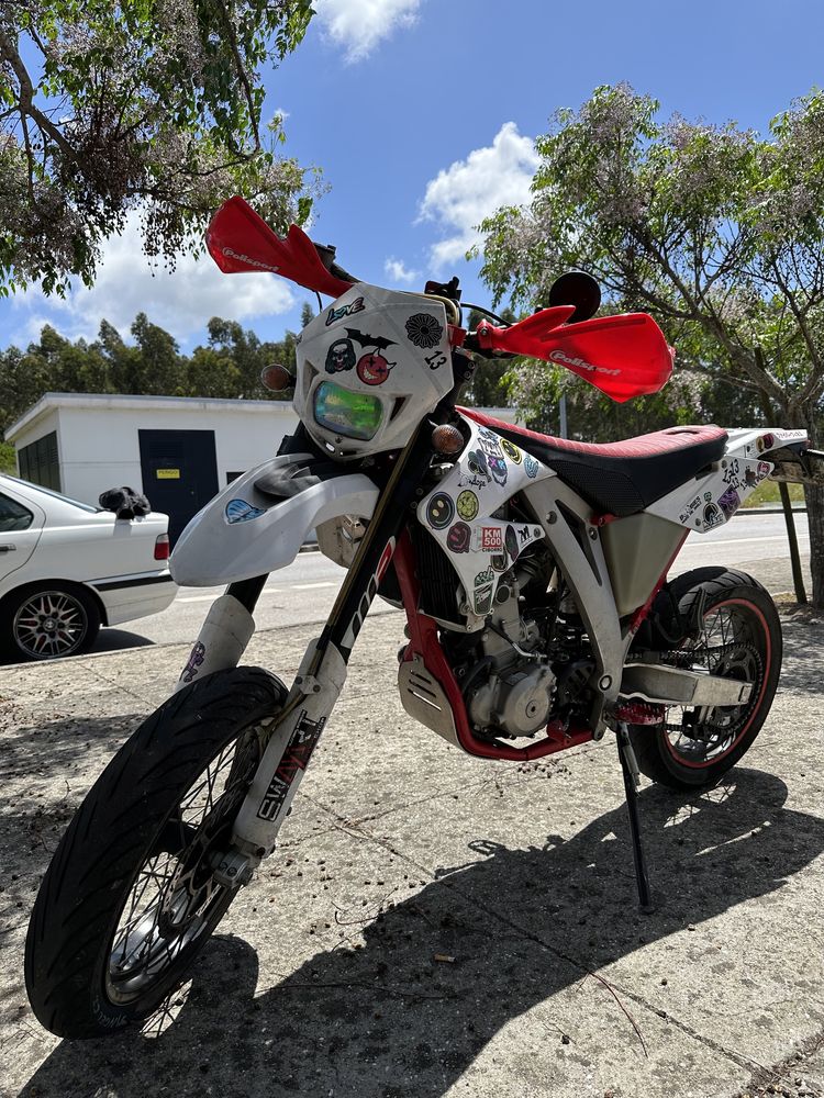 AJP PR5 250cc Supermoto