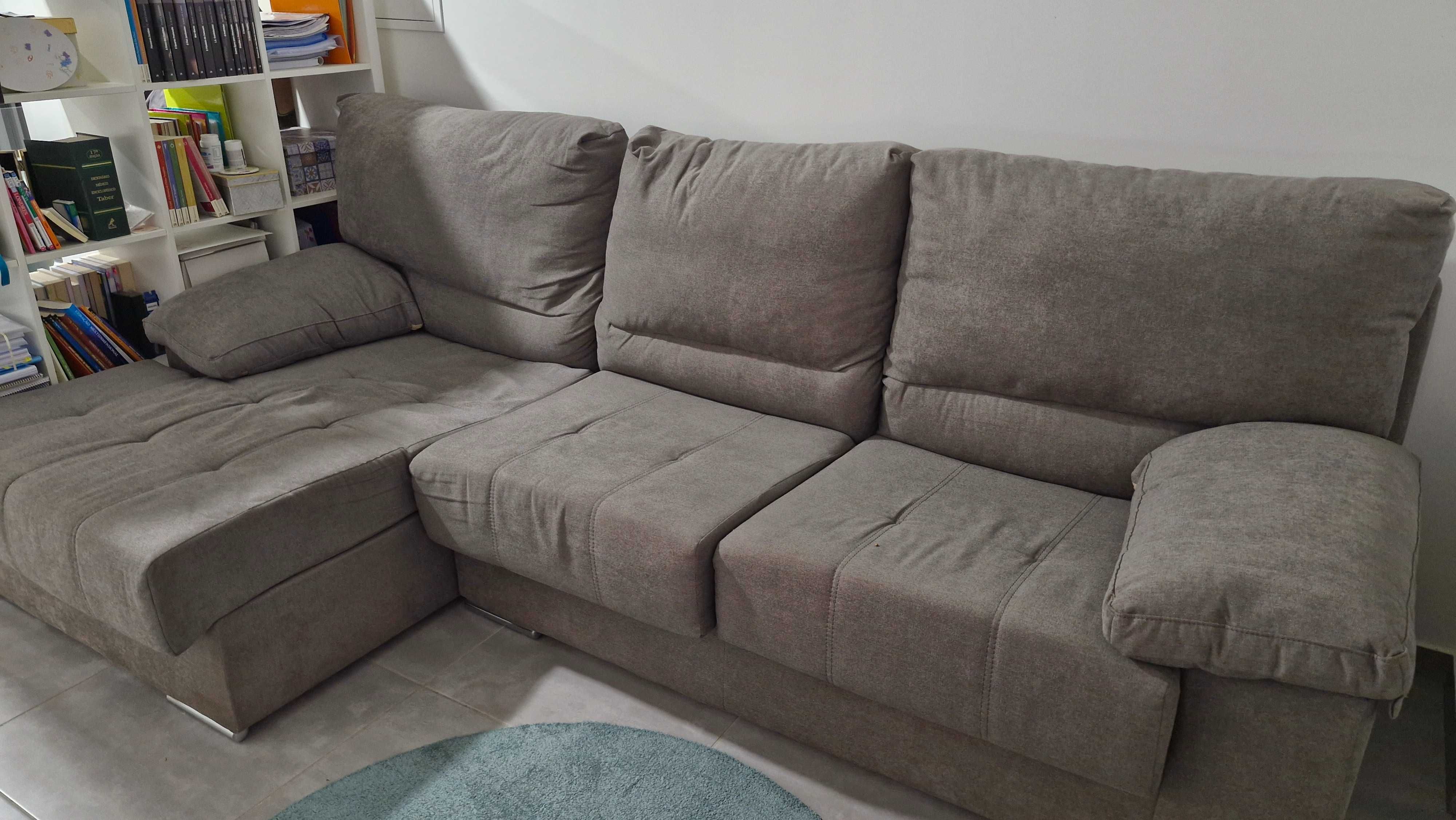 Sofá com chaise longue