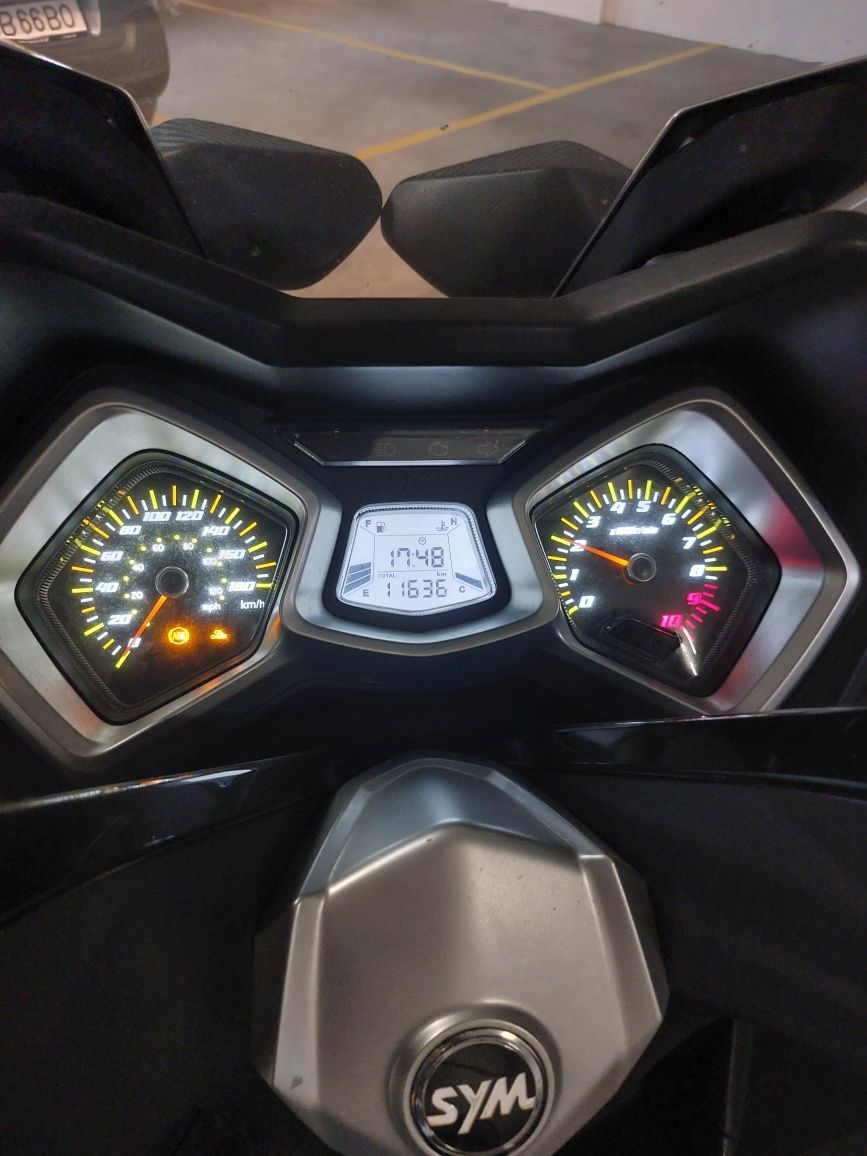 Cruisym 300 ABS
11 000 km

Algumas marcas/riscos proprias