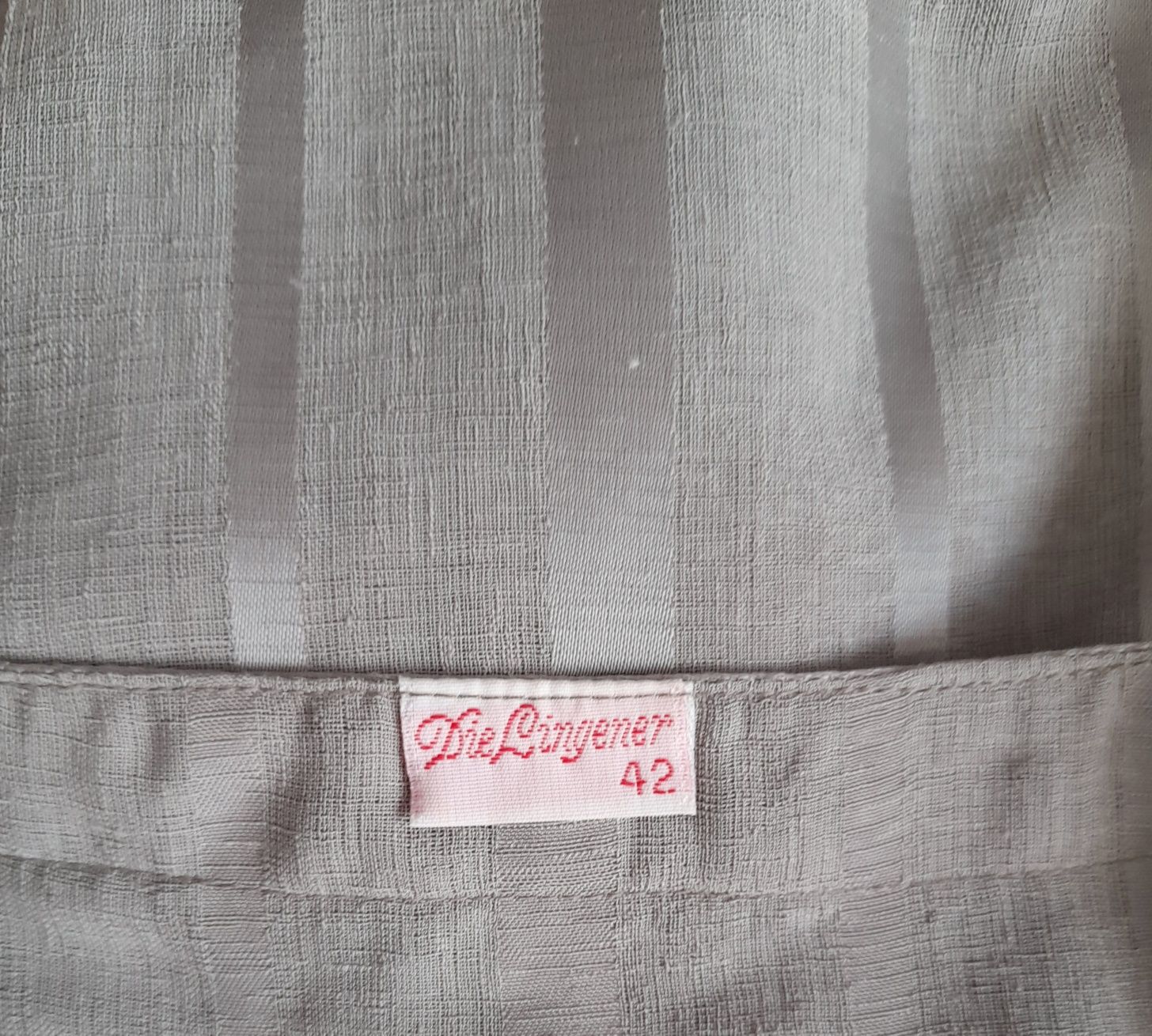 Blusa Vintage 80s, cinza, com riscas acetinadas.  Tamanho L