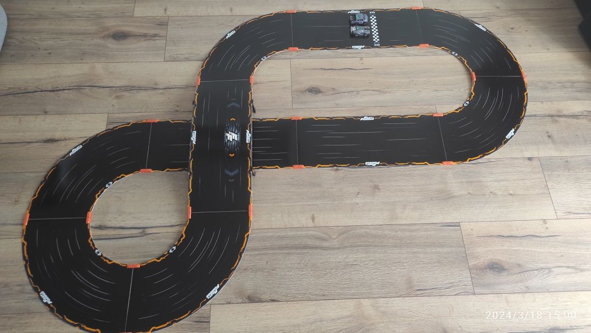 Tor wyścigowy Duży zestaw Anki Overdrive i Fast & Furious.