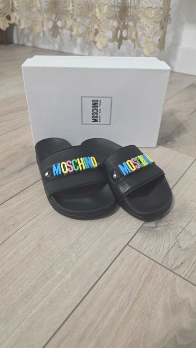 Klapki MOSCHINO r 35 dla dziewczyny
