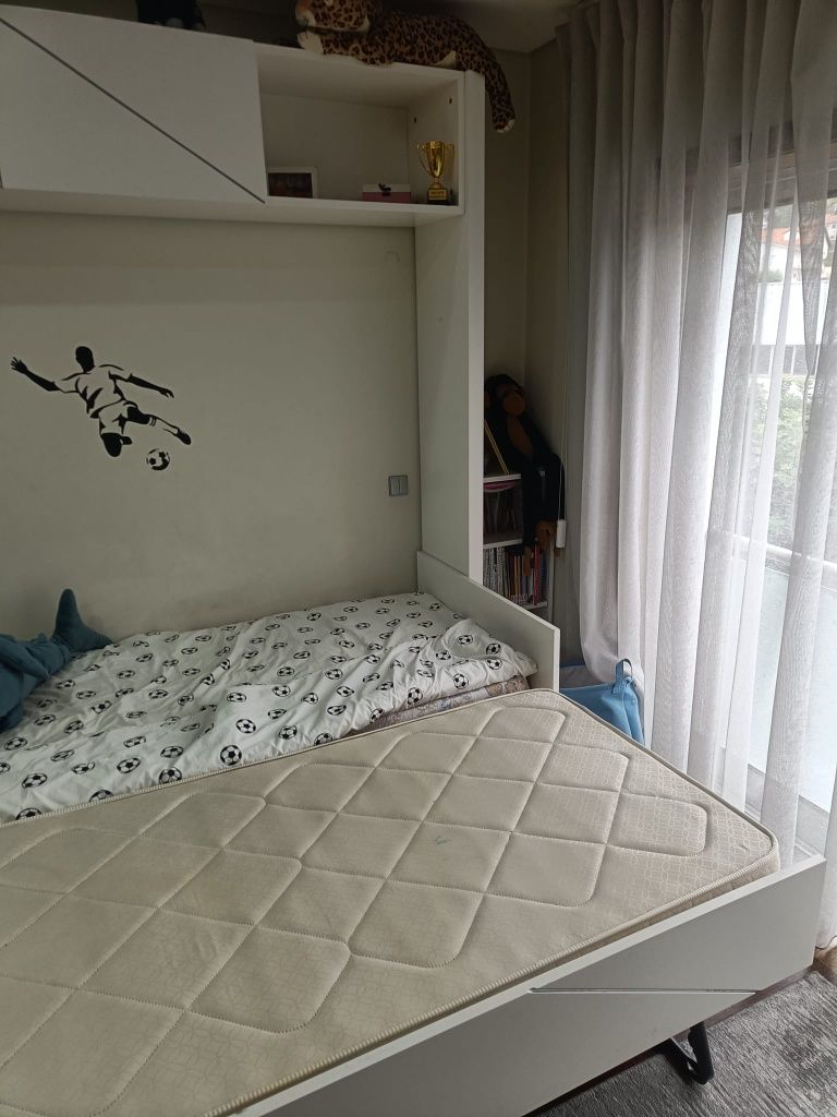 Cama de criança solteiro que abre para cama de casal com dois colchões