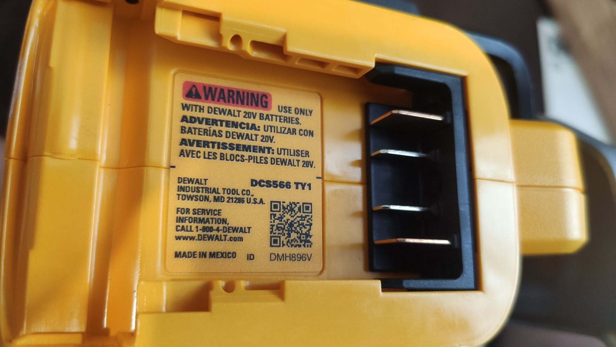 акумуляторна безщіткова циркулярна пила DEWALT DCS566 18V / 20 V США