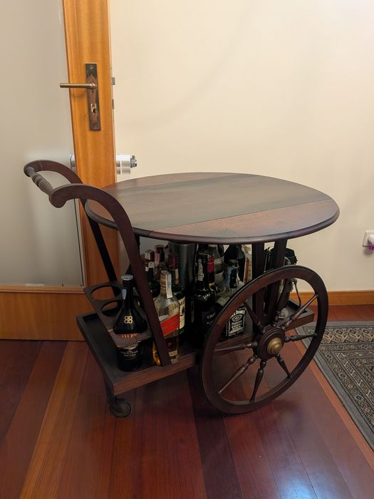 Carrinho bar em madeira
