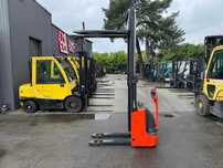 Самохідний електро штабелер Linde L10