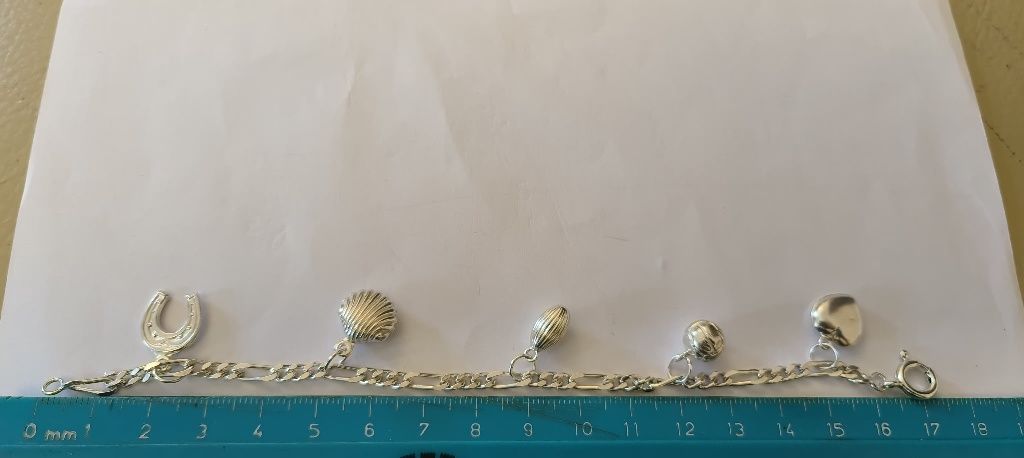 Pulseira com pingentes em prata