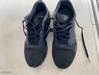 sapatilhas assinadas pela Nike
Tamanho 42.5 preto
