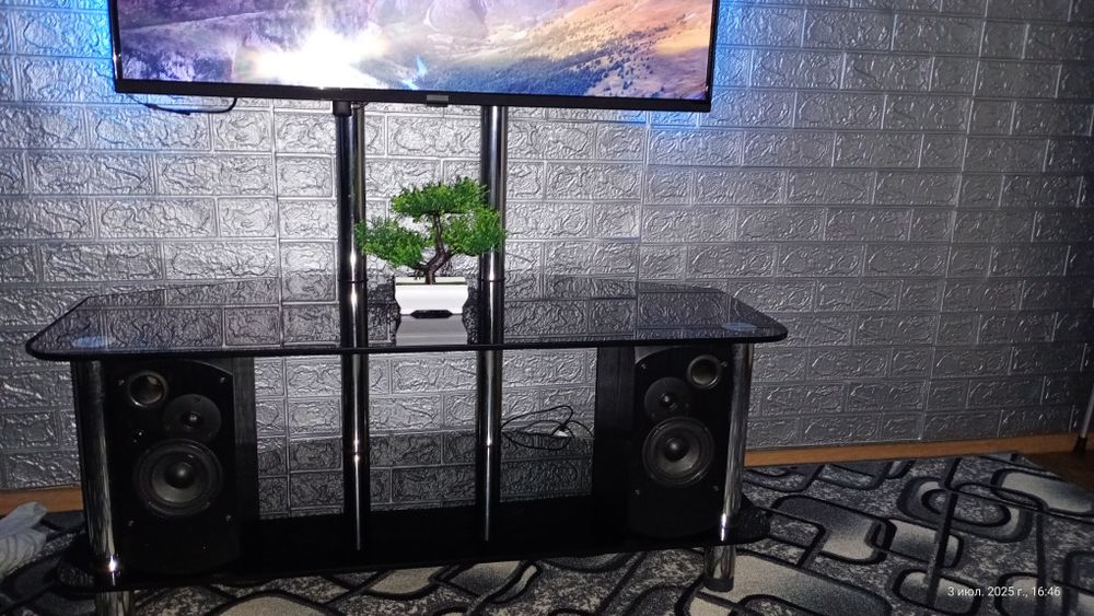 Стеклянная Тумба под телевизор