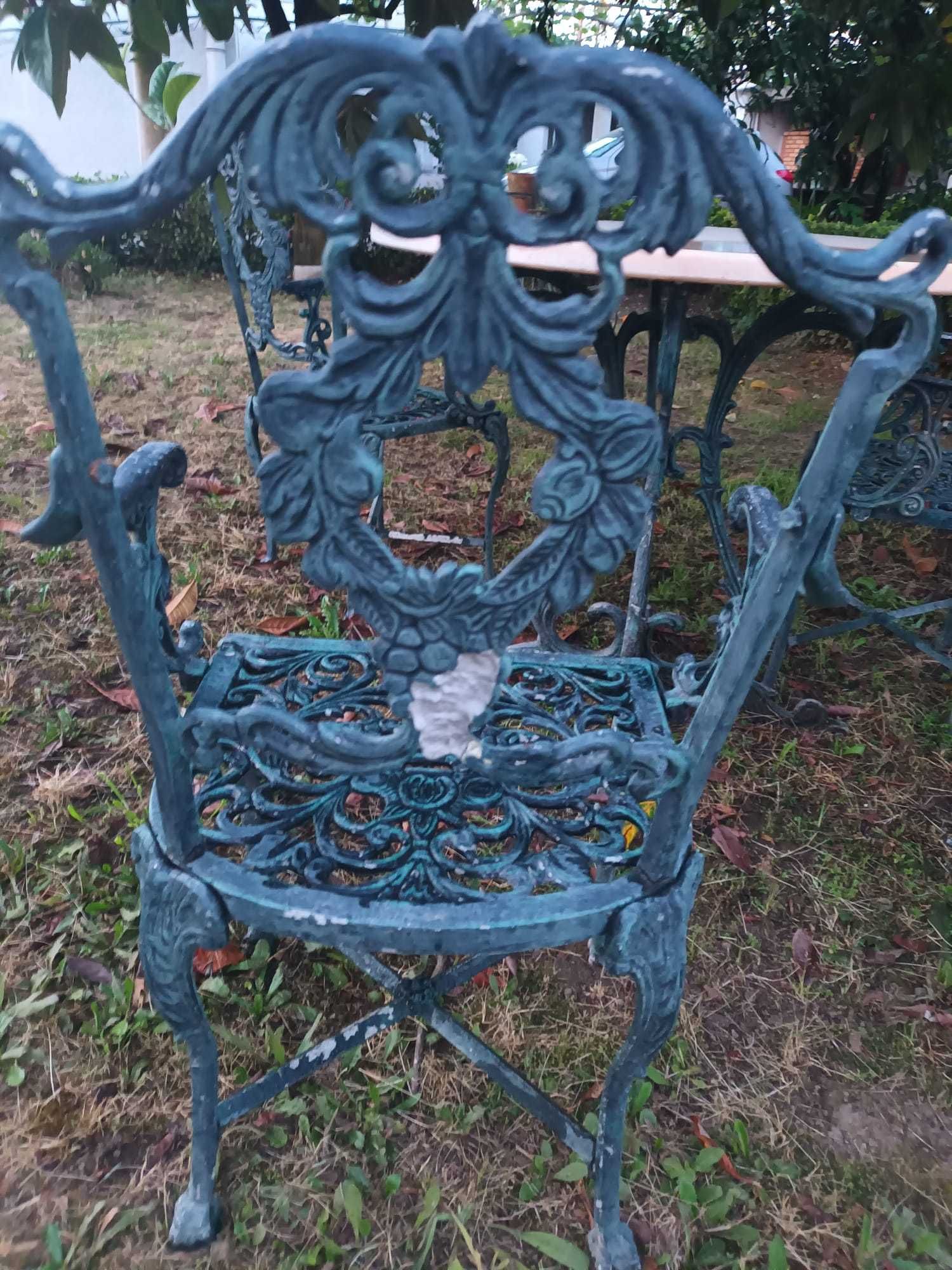 Mesa e Cadeiras Jardim