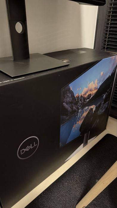 Dell monitor LED 32” ips 4k z hubem USB C model U3219Q super stan