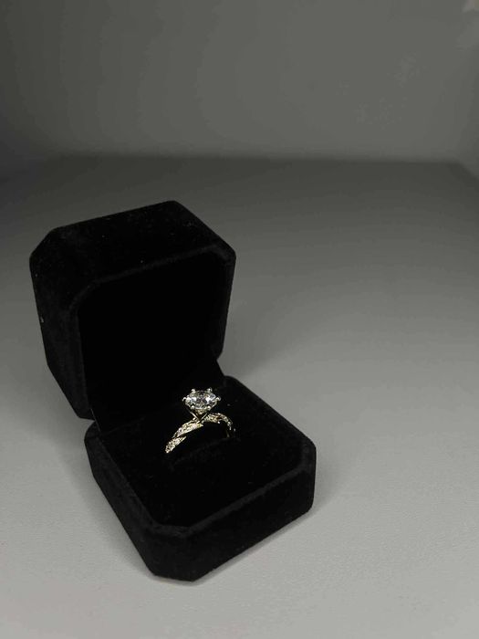 Pierscionek zareczynowy zloty dziewczyna powiedziala nie