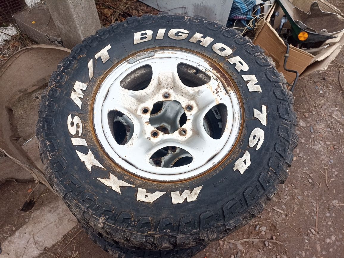 Продам покры Maxis bighorn off road 235/75 r15