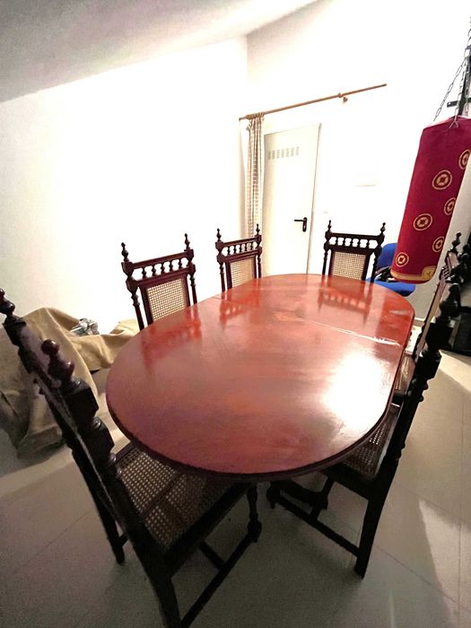 Mesa de Jantar Oval Antiga com 6 Cadeiras de Palhinha