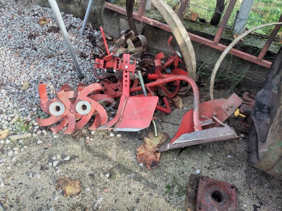 Vendo motoenxada com alfaias