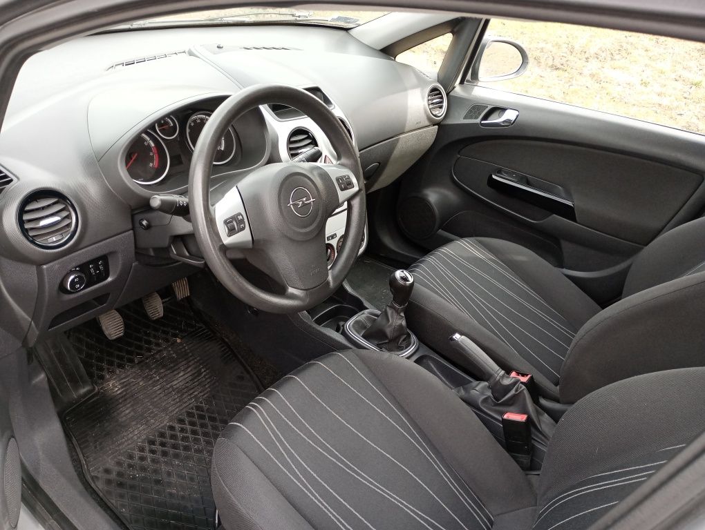 Wypożyczalnia, wynajem auta, samochodu Opel corsa, 1,2 benzyna.