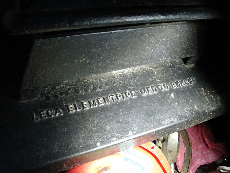 Pokrywa żeliwna komina systemowego LECA ELEMENTPIPE daszek czapa