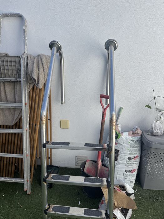 Vendo escada de piscina