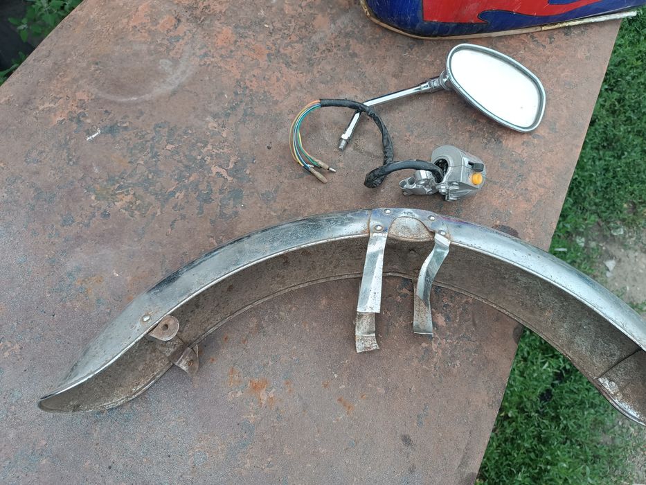 Продам бак крыло подножка зеркало на мопед