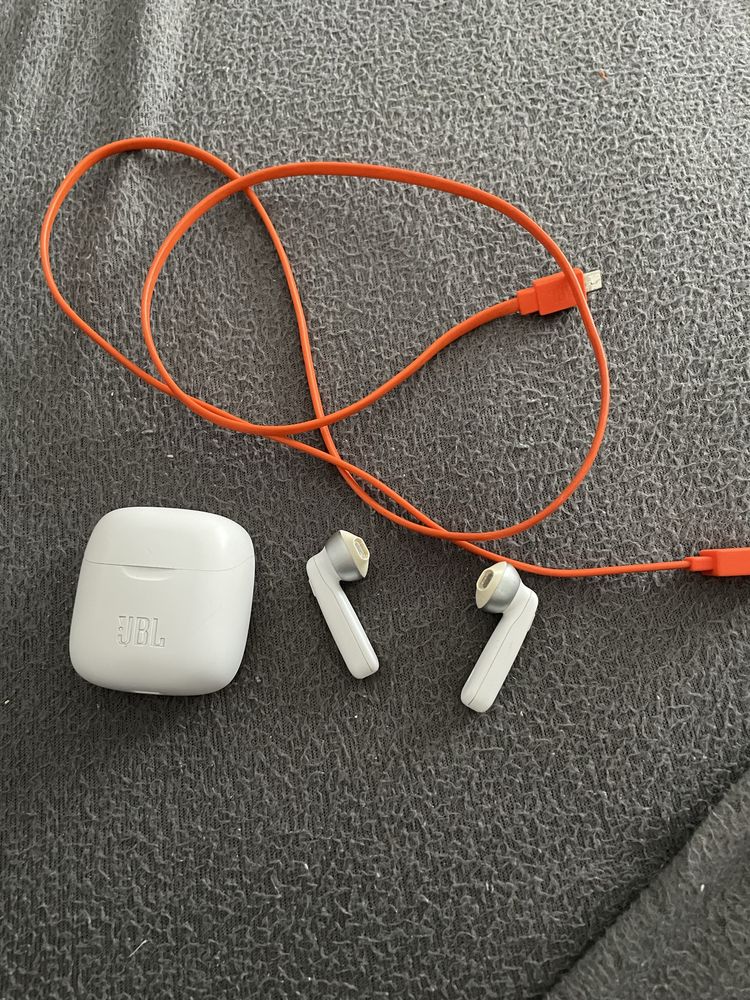 Sluchawki bezprzewodowe JBL 220 TWS