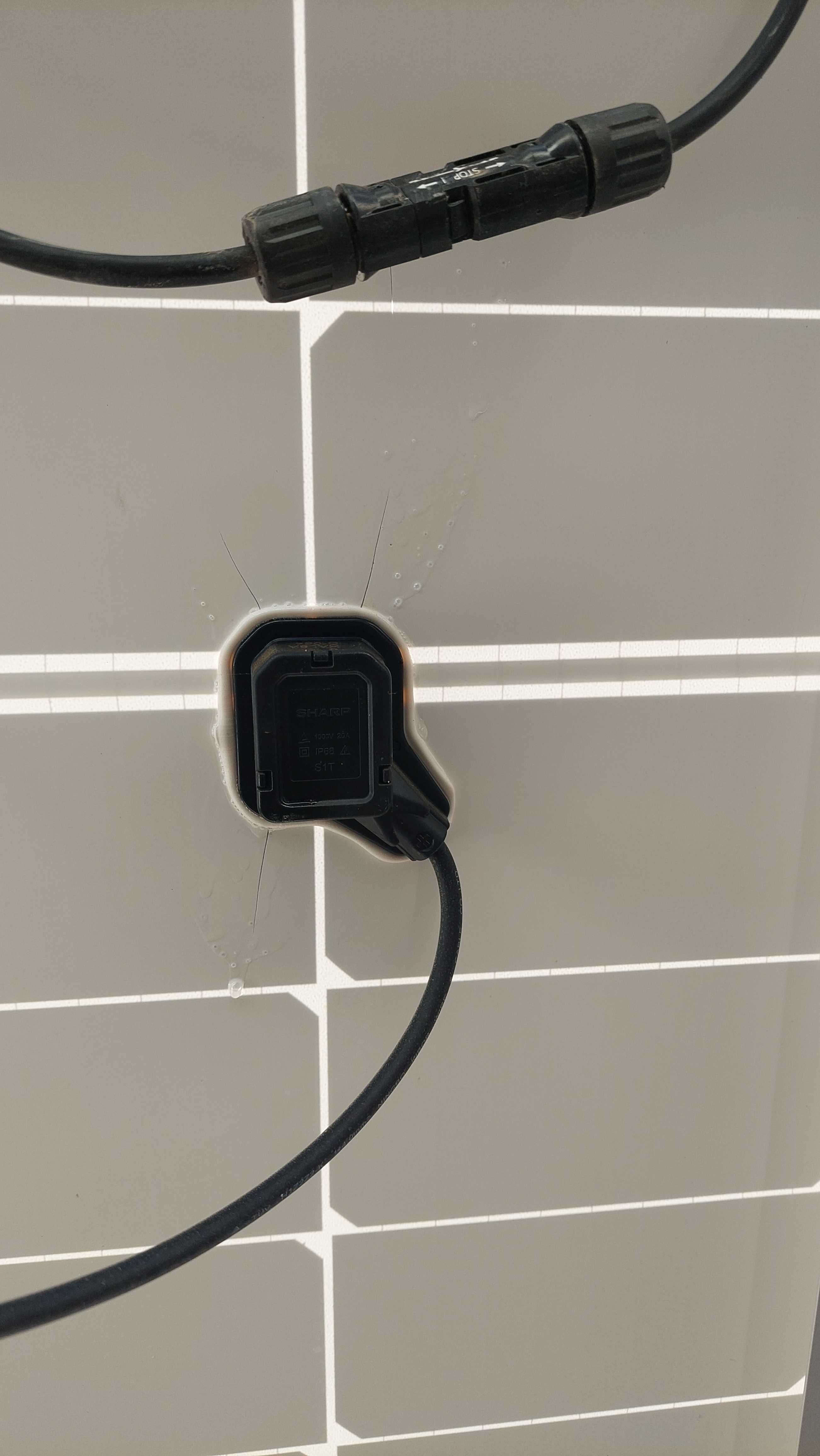 24 painéis de 370W cada.