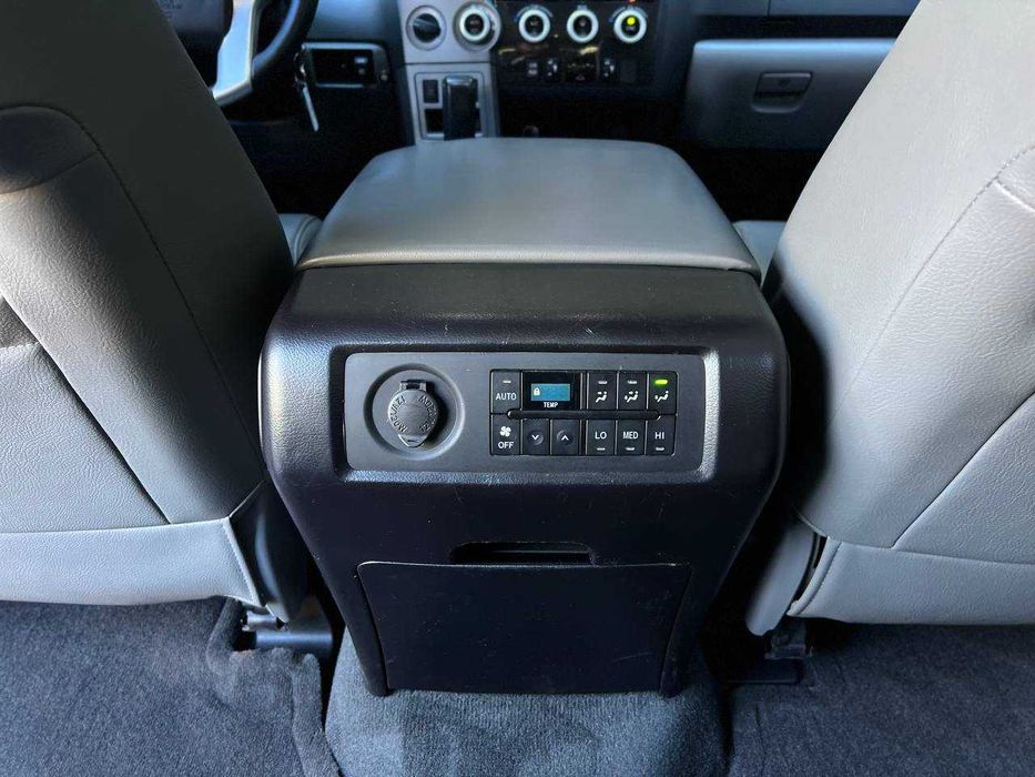 Toyota Sequoia 2016