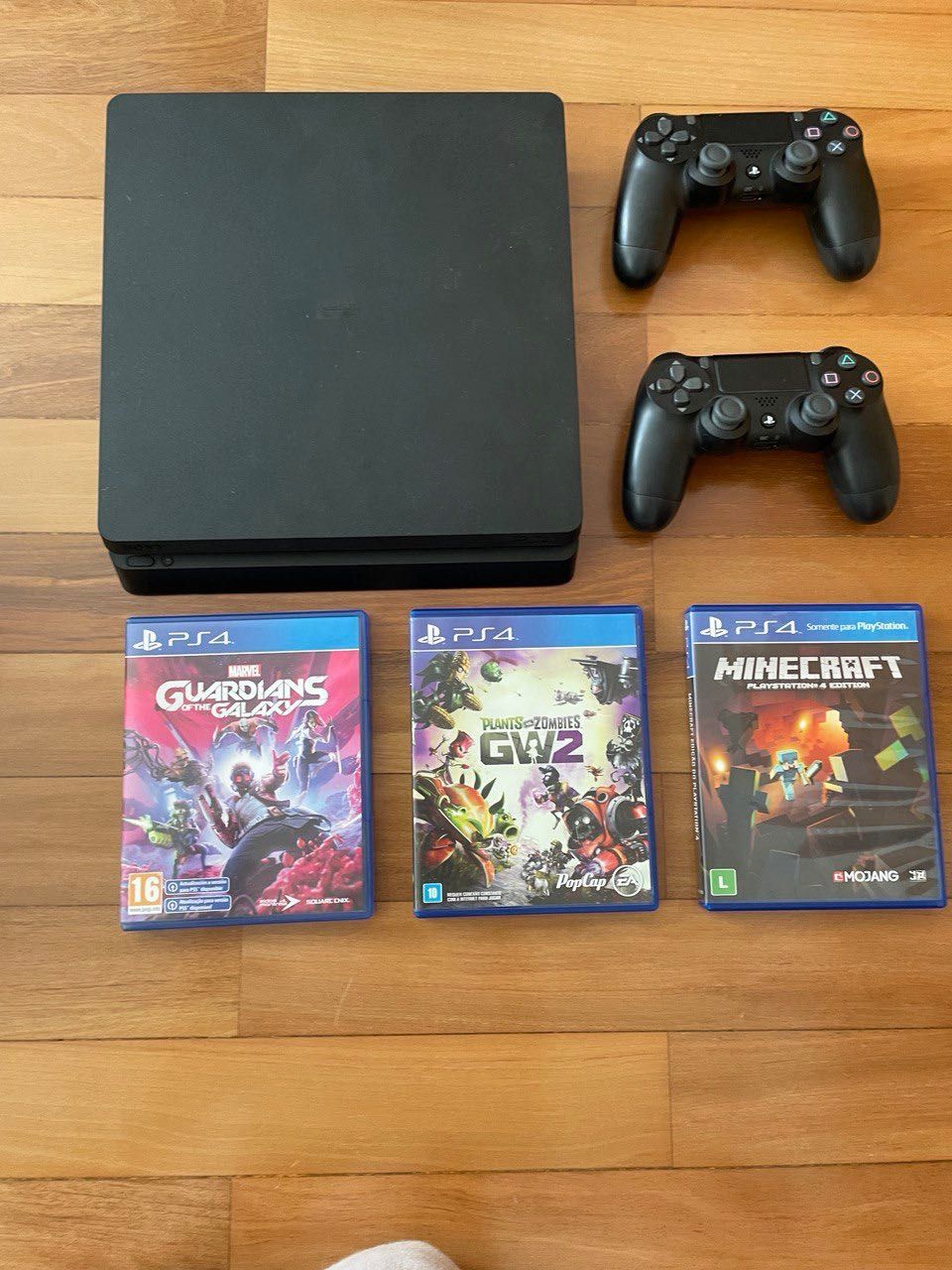 ps4 com 2 comandares e 3 jogos