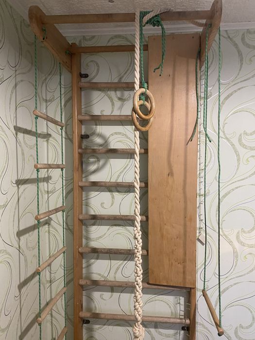 Щведська стінка спортивна