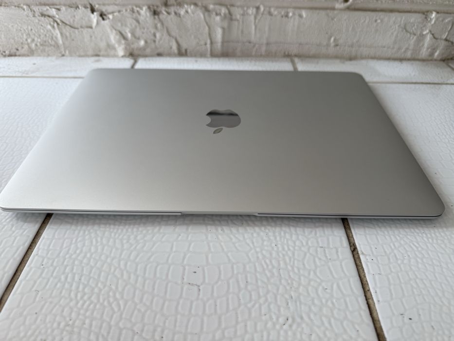 MacBook Air 13 2020 i3 8/256 GB Silver