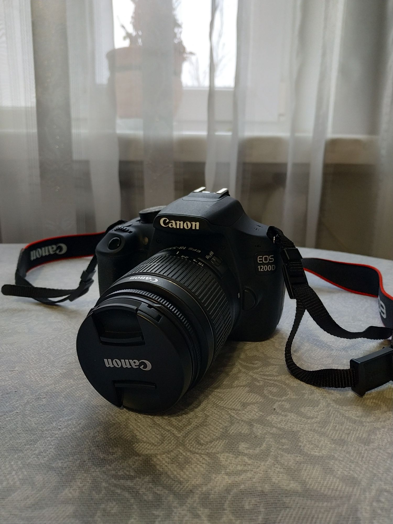 Фотоапарат Canon EOS 1200D