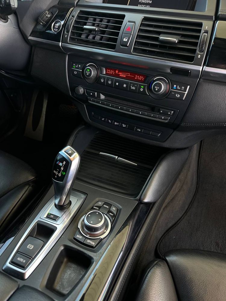 BMW X5M 2011 official