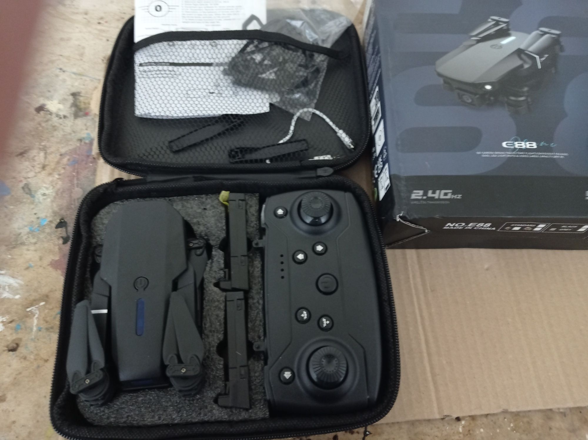 Drone E88 Pro novo,com controle avariado