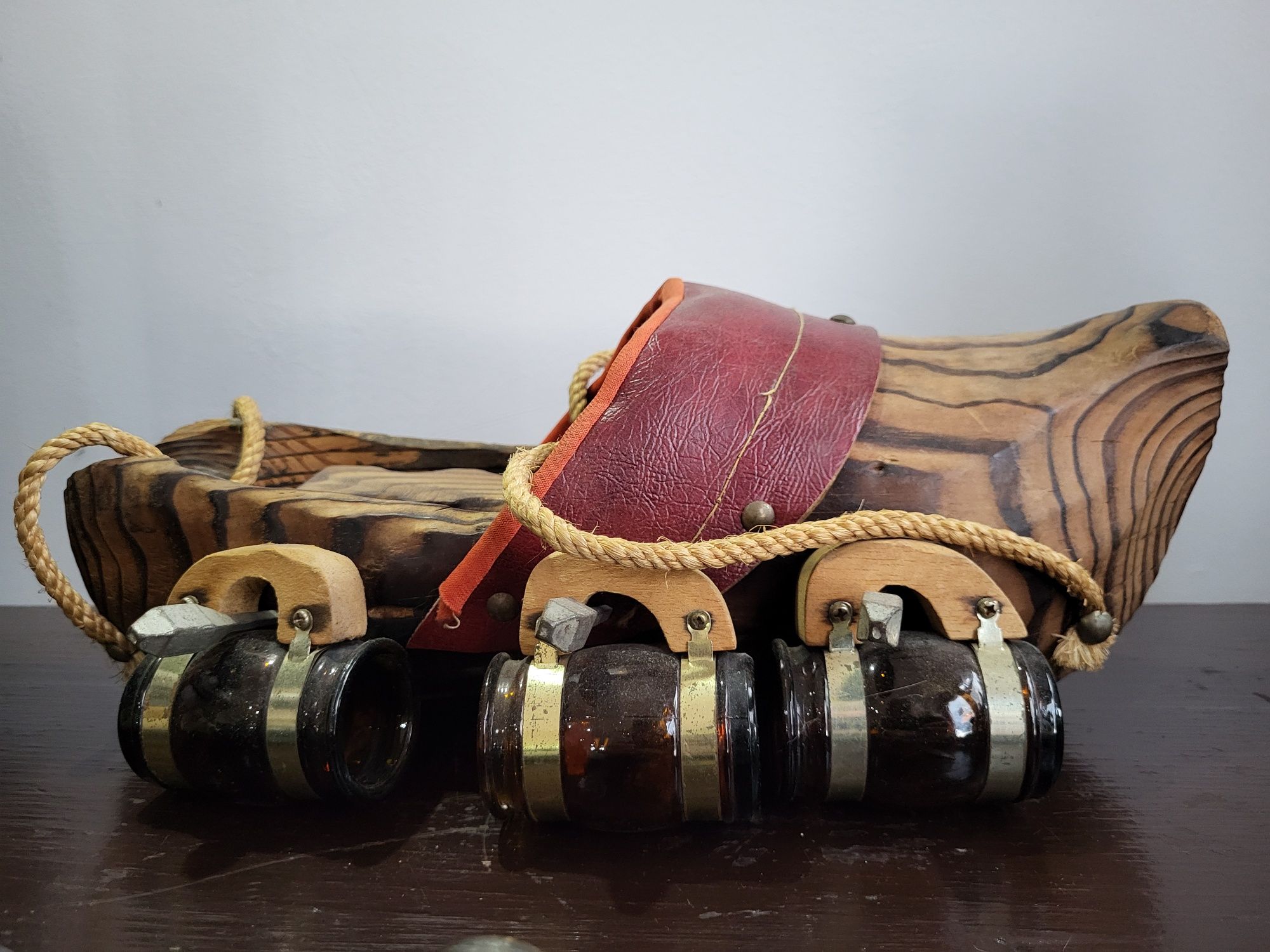 Duży drewniany but z kieliszkami karczmiak PRL ręcznie wykonany