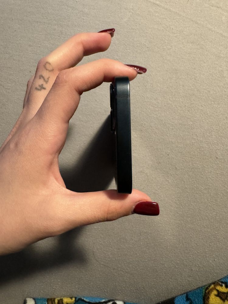 Iphone 13 mini używany rok