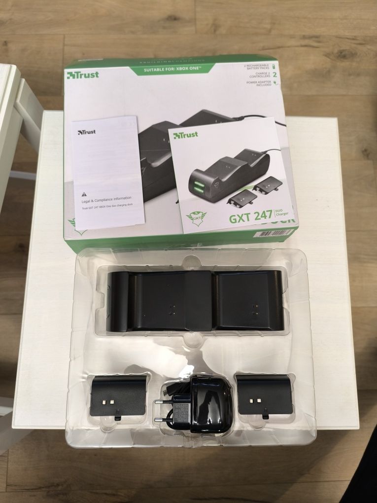 Ładowarka do padów + 2 akumulatory 800mAh Trust GXT 247 Xbox One