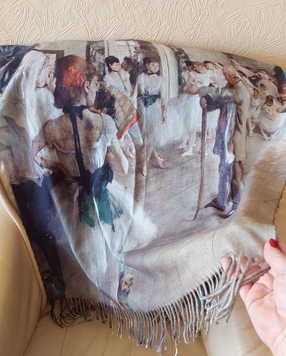 Продам жіночий шарф (палантин) з принтом