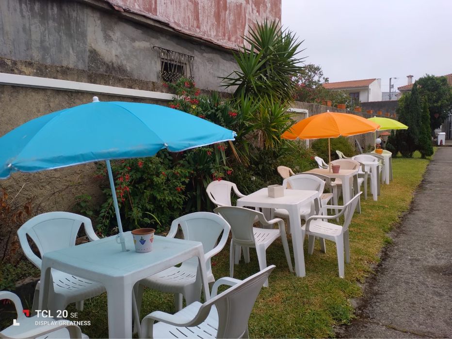 Conjunto de mesas e cadeiras exteriores