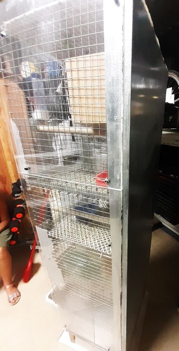 Jaula em  coluna  de apartamentos da para cinco casais