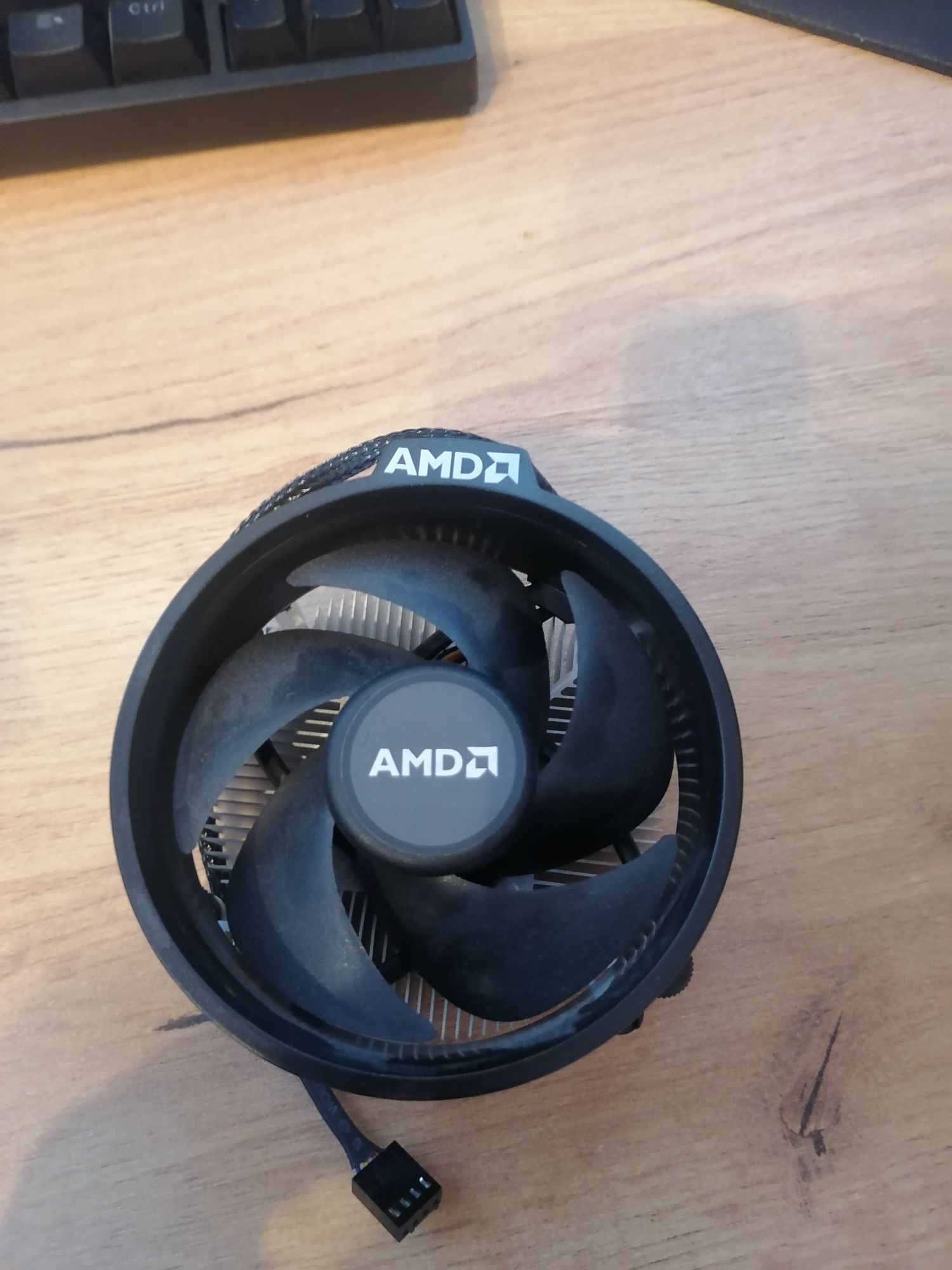 AMD RYZEN 5 1600