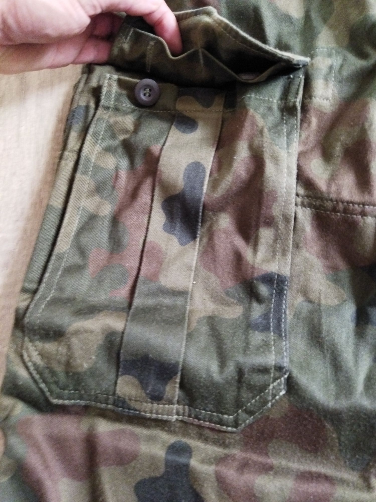 Spodnie wojskowe kieszenie na przodzie,idealny stan .