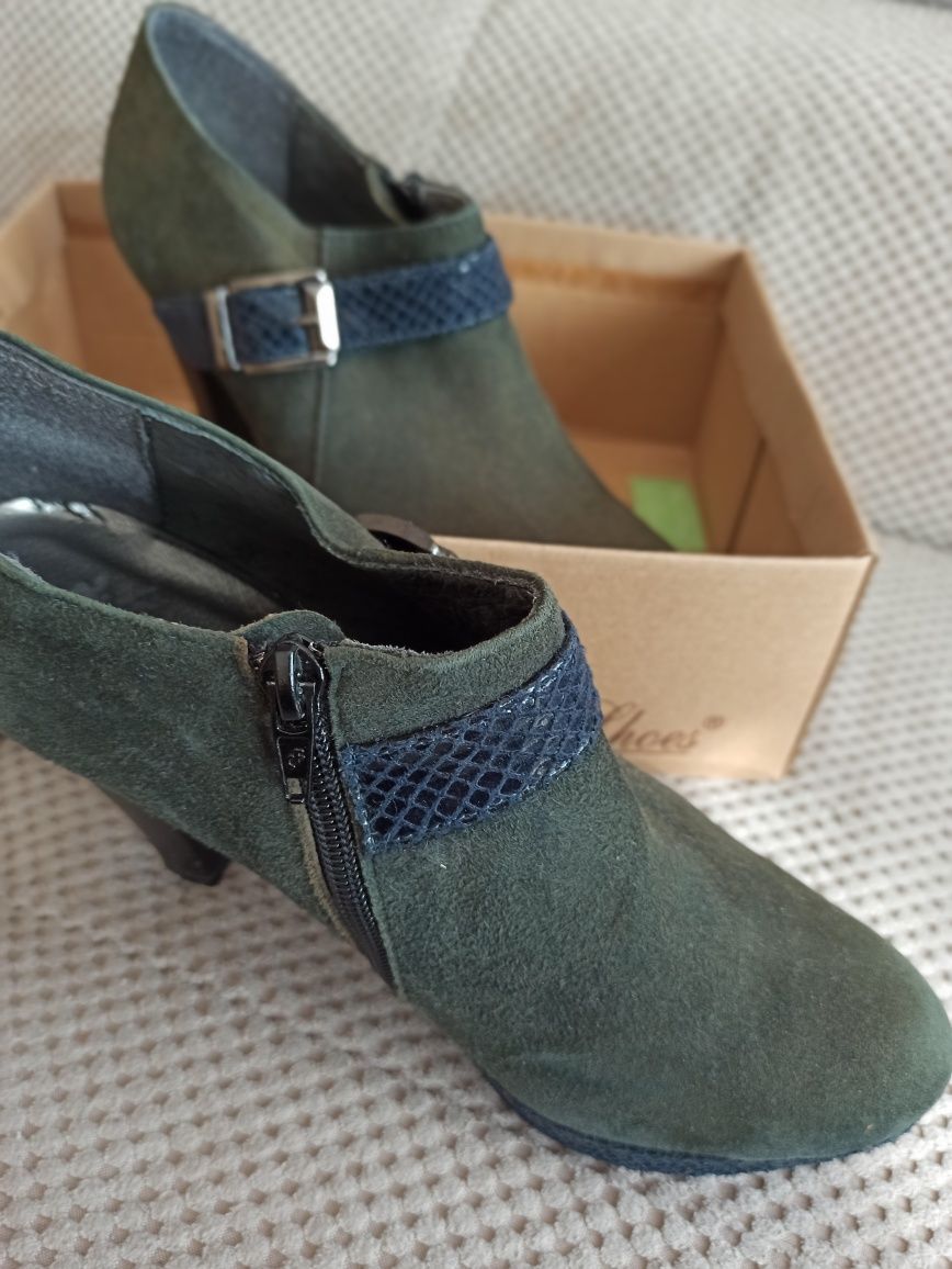 Botins de salto alto verdes