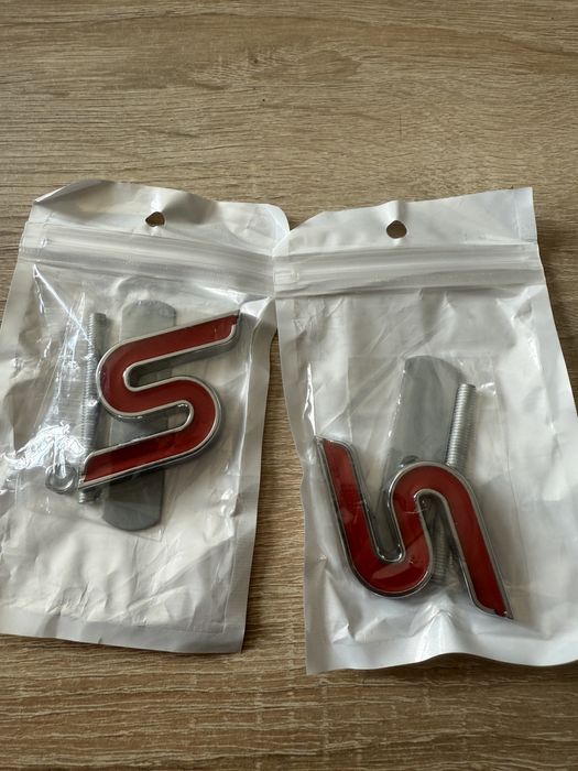 Emblemat znaczek na grill S,