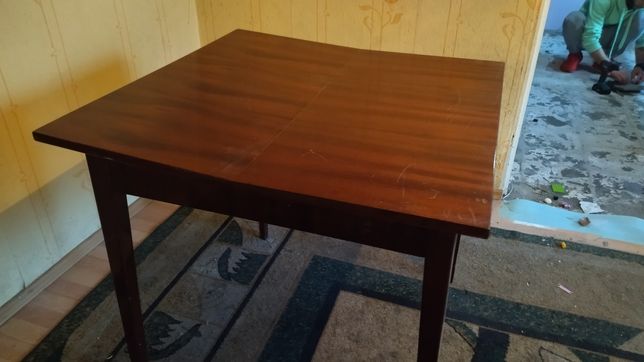 Stół  o wymiarach 80x80