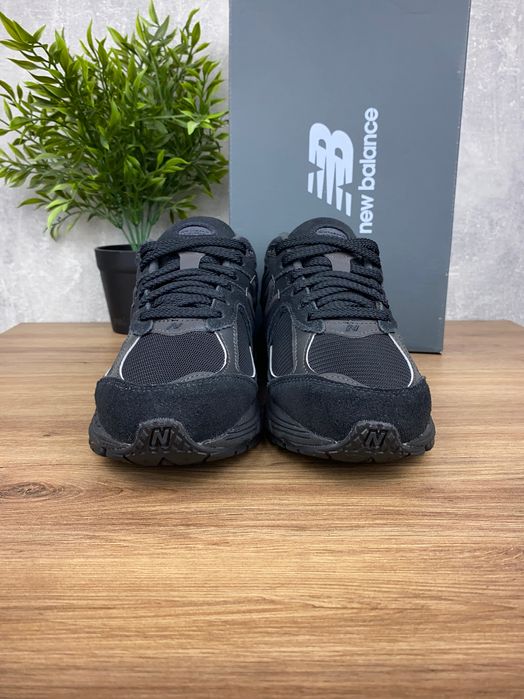 Czarne sneakersy New Balance 2002R r. 38 – zamszowe z amortyzacją