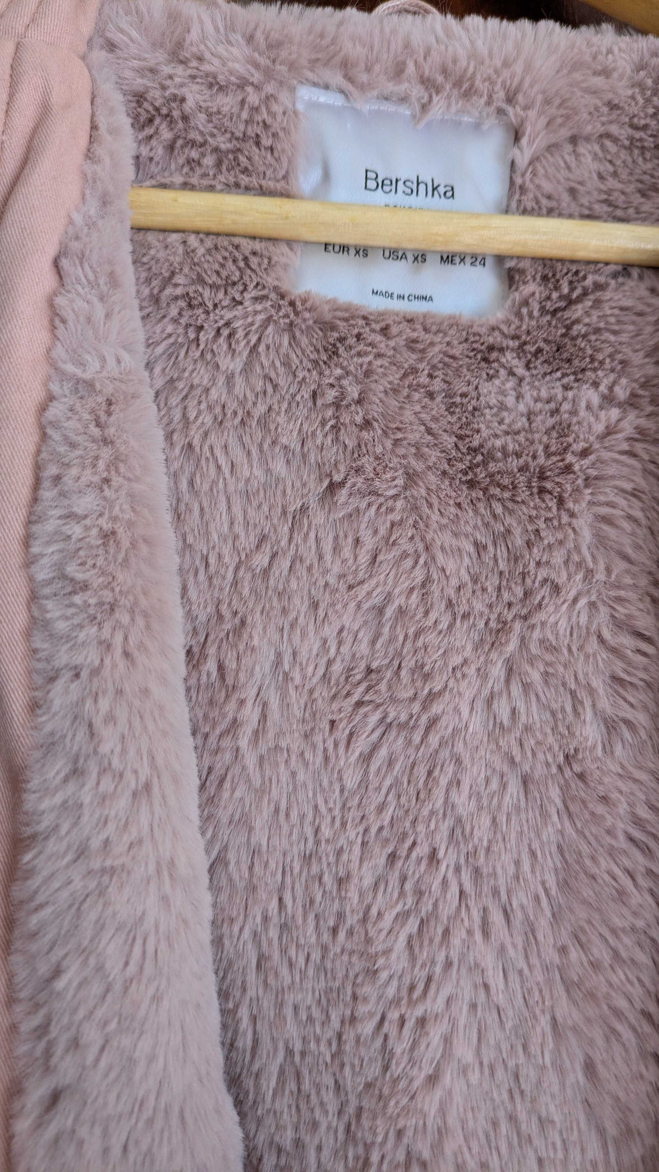 Blusão Rosa Bershka XS