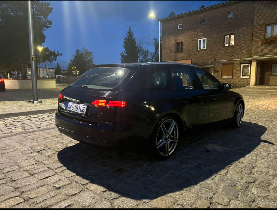 Audi A4B8 Lift 2012 rok 2.0tdi 144Ps